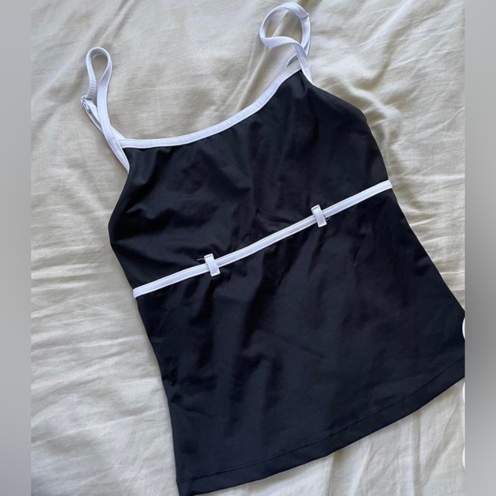 Black and white cami: reminds me of the frankies bikinis x gigi hadid collab!